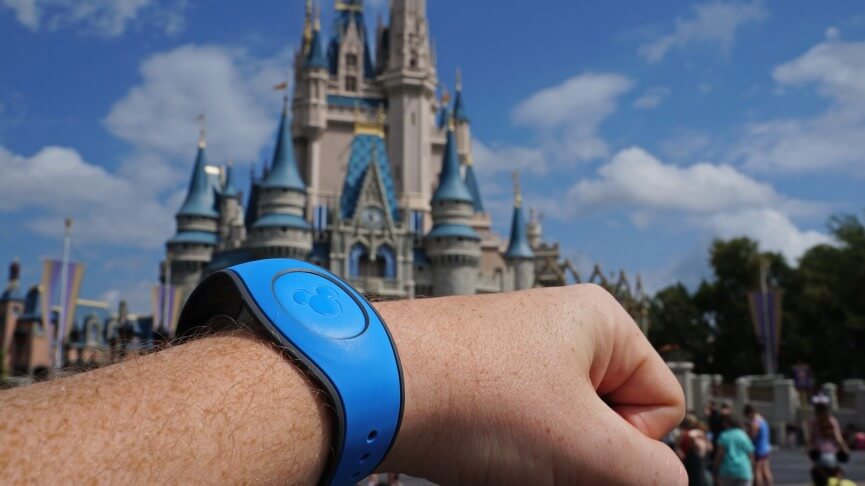 disney magic band provides omnichannel user experience