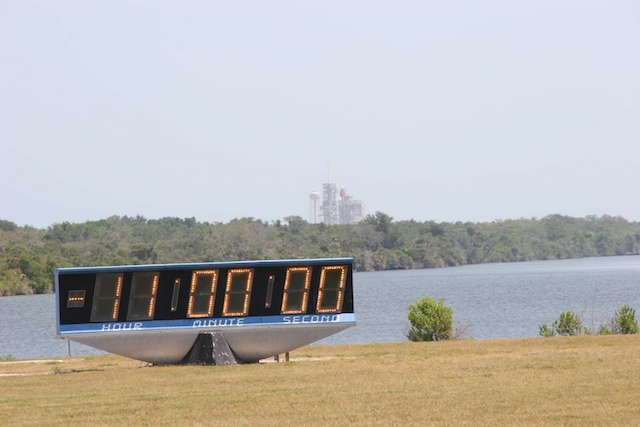 countdown_clock_at_nasas_kennedy_space_center_on_28_april_2011_5665401600-1